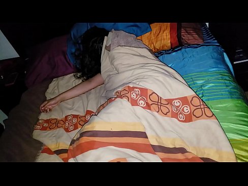 ❤️ Stepson a' giùlan a mhuime òg fhad 'sa tha ia' cadal. ❌  Porno  aig gd.massagecenter-yalta.ru
